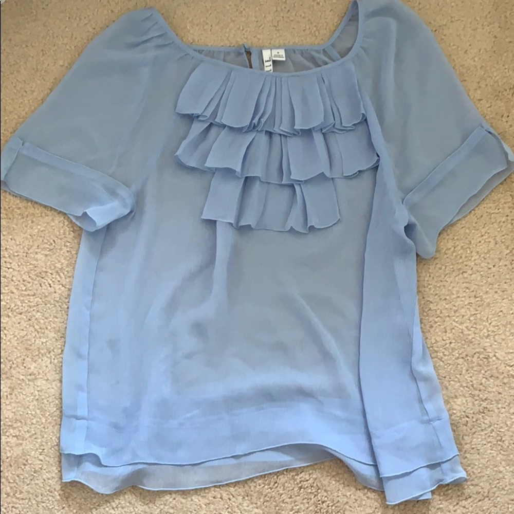 Like new Elle top, light blue
